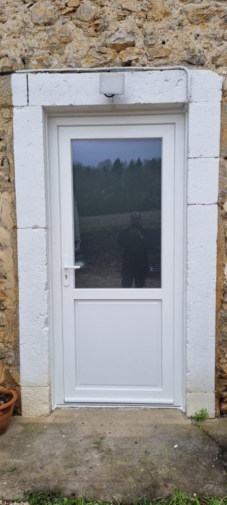 Porte d'entrée PVC semi-vitrée